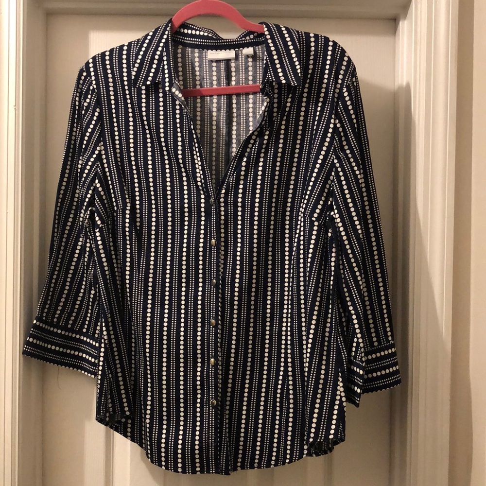 Like New - woman’s button up blouse